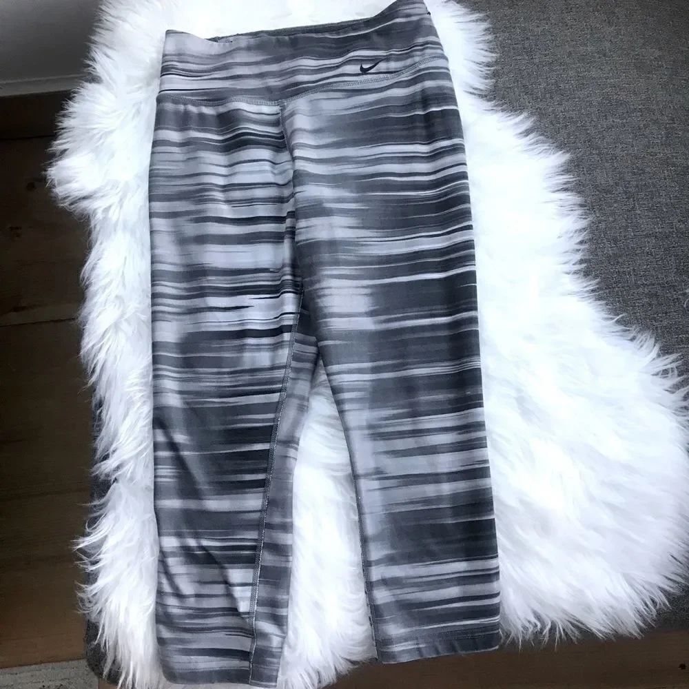 NIKE Dri Fit crop leggings size XS